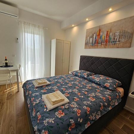 Room Ela Donji Seget Екстериор снимка